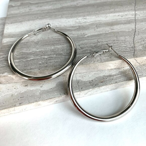 New ~ Anthropologie Gradual Hoop Earrings - Picture 11 of 13